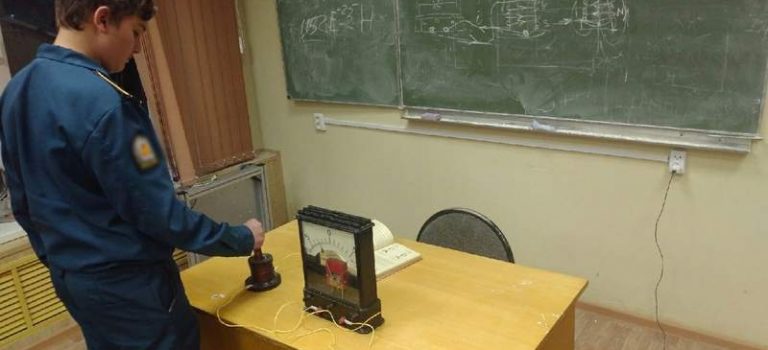 Проведение лабораторных работ у школьников, получающих профессию «Электромонтер»