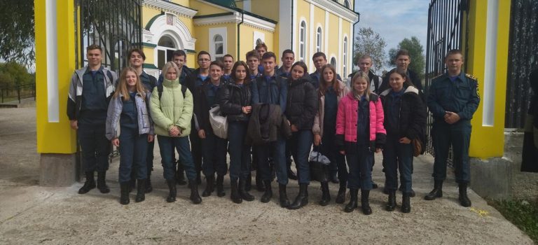 Посещение студентами храма святителя Николая Чудотворца в микрорайоне Москворецкий.