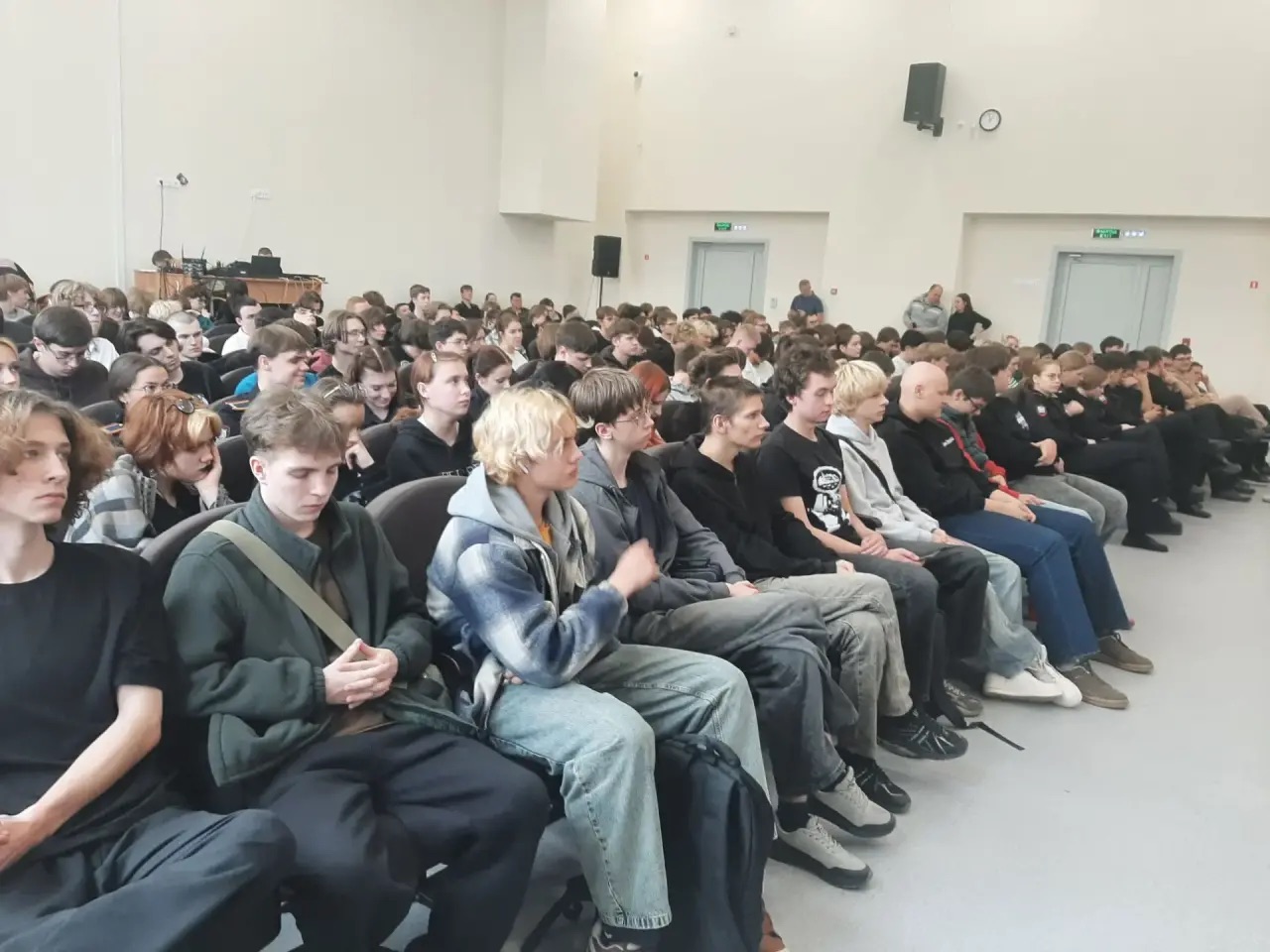 Студенты Воскресенского колледжа обсудили, почему ...